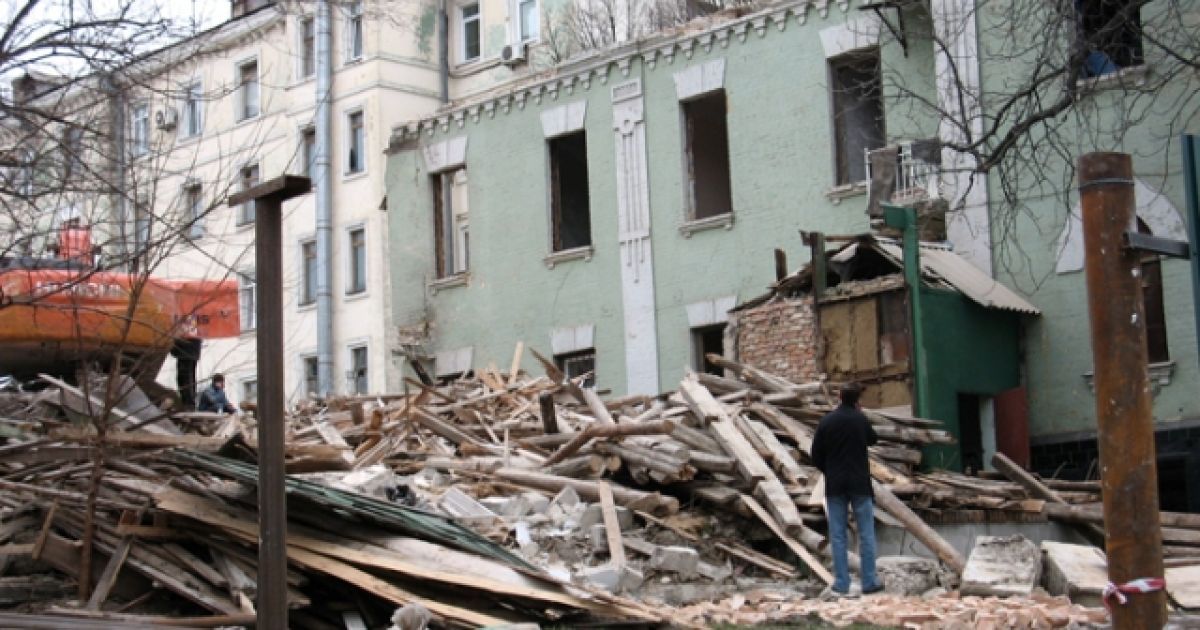У центрі Києва вночі знесли два історичних будинки