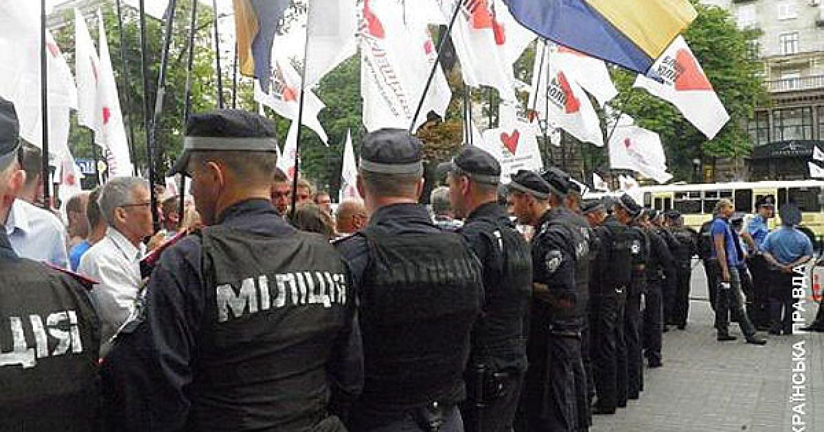 Близько 20 автобусів з бійцями "Беркуту" заблокували Хрещатик. / © tymoshenko.ua