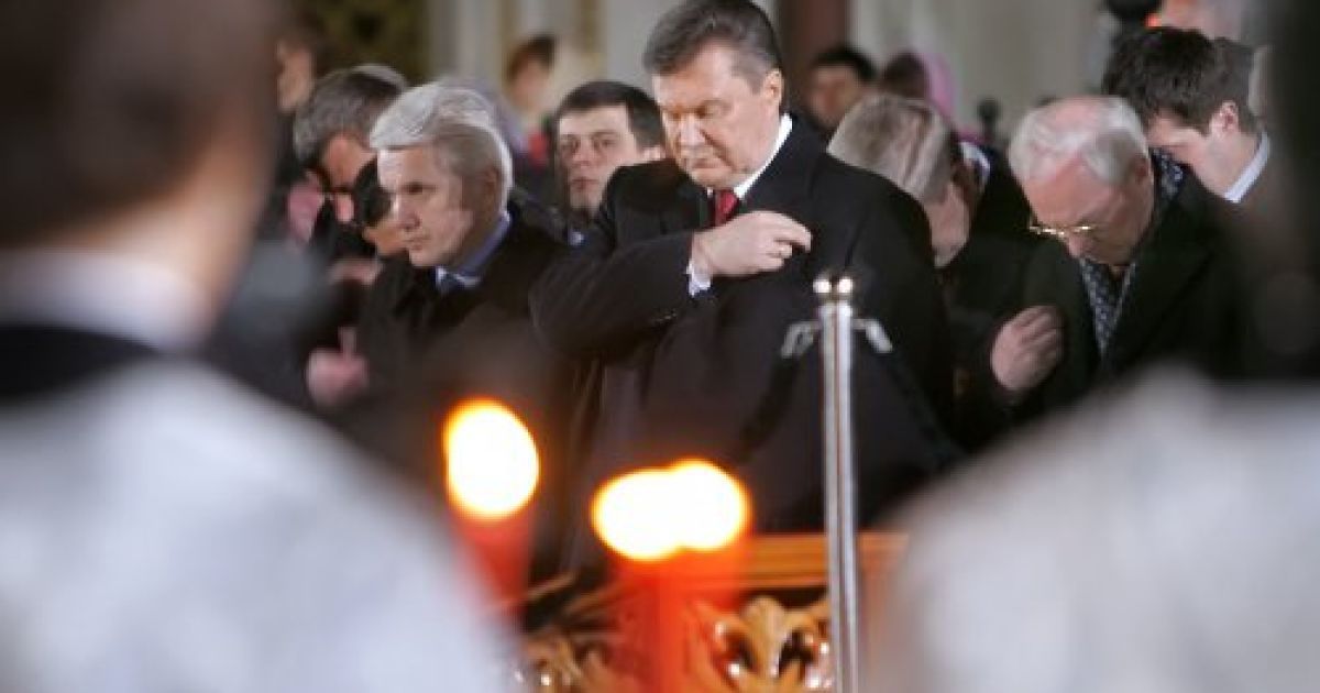 Президент Віктор Янукович взяв участь у святковому Великодньому богослужінні у Свято-Успенській Києво-Печерській лаврі / © УНІАН