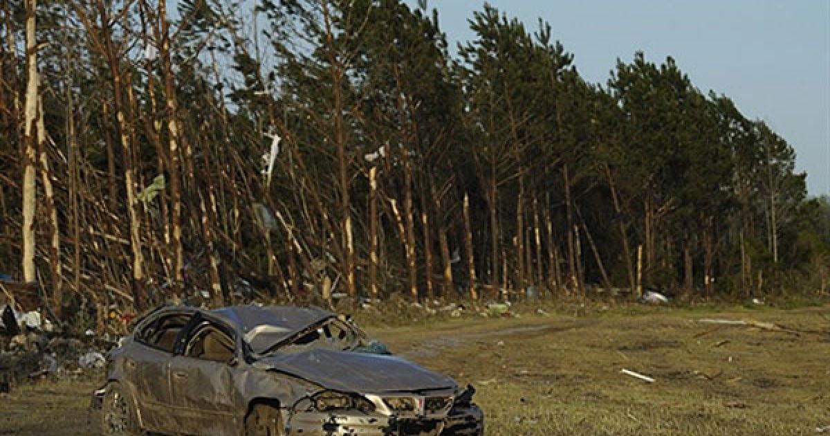 На півдні США лютують більше 200 торнадо, жертвами яких вже стали півсотні людей / © AFP