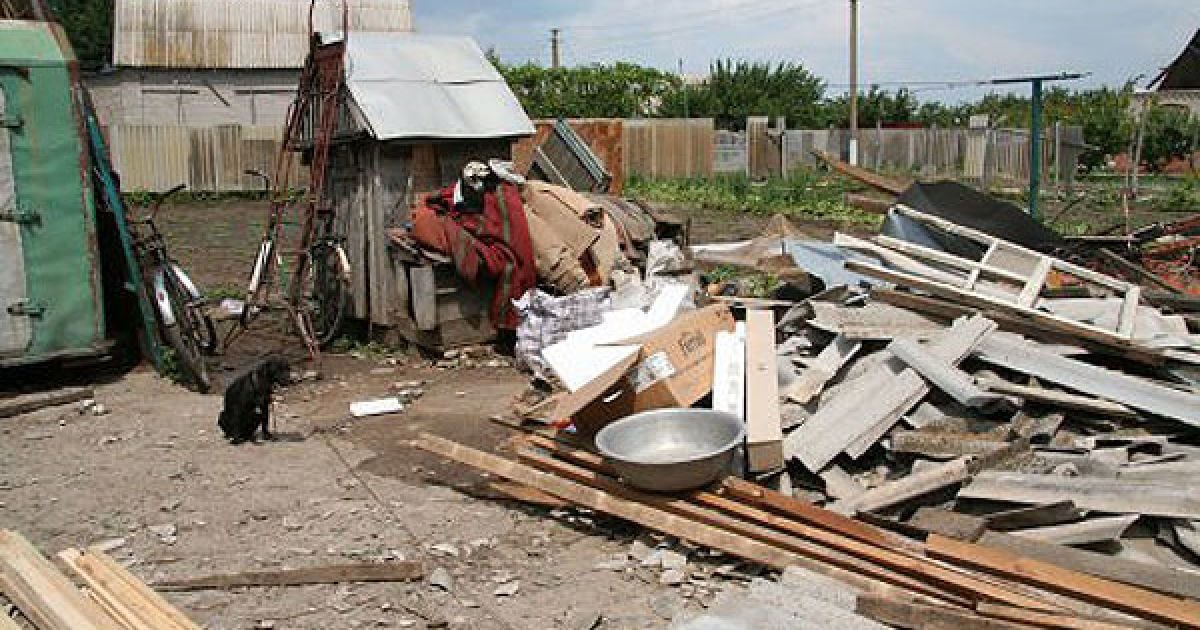В Костянтинівці (Запорізька область) ураган позривав дахи з десятків будинків / © УНІАН