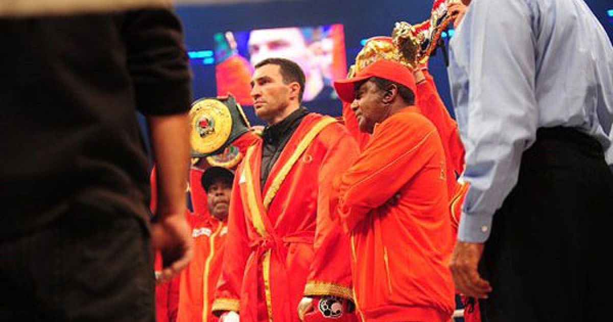 Українець Володимир Кличко став абсолютним чемпіоном світу з боксу, здобувши перемогу над Девідом Хеєм у об&#039;єднавчому поєдинку за пояси IBF/IBO, WBO і WBA. / © AFP