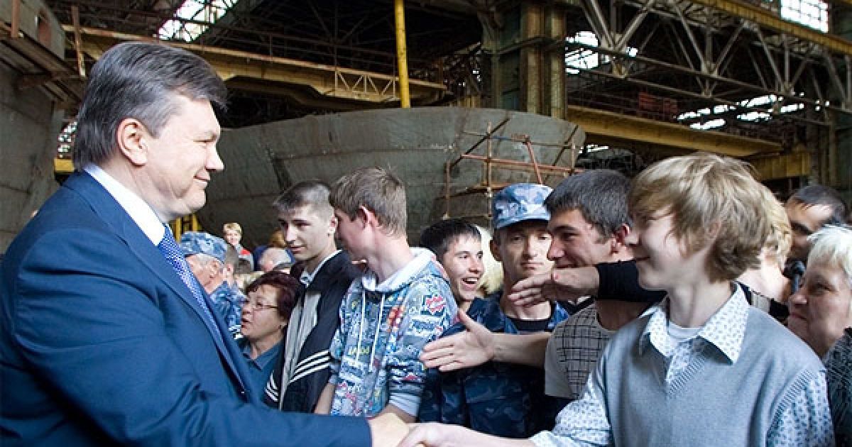 У Миколаєві глава держави взяв участь в урочистій закладці головного корабля класу "корвет" на Чорноморському суднобудівному заводі. / © President.gov.ua