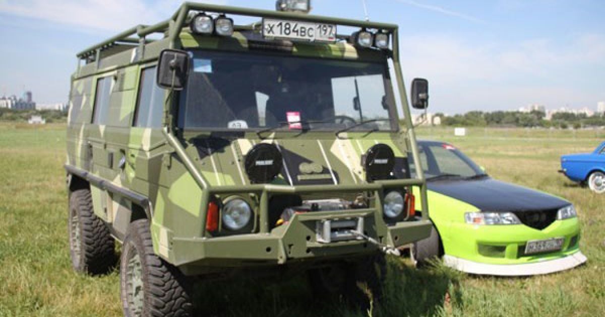 На московському аеродромі Тушино провели 15-те ювілейне автошоу "Автоекзотика-2011" / © За Рулем