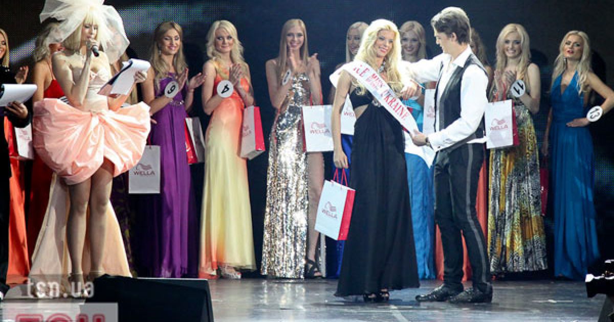У київському концерт-холі Freedom відбувся фінал 4-го всеукраїнського конкурсу краси "Miss Blonde Ukraine 2011", в якому взяли участь 20 найкрасивіших білявок країни.