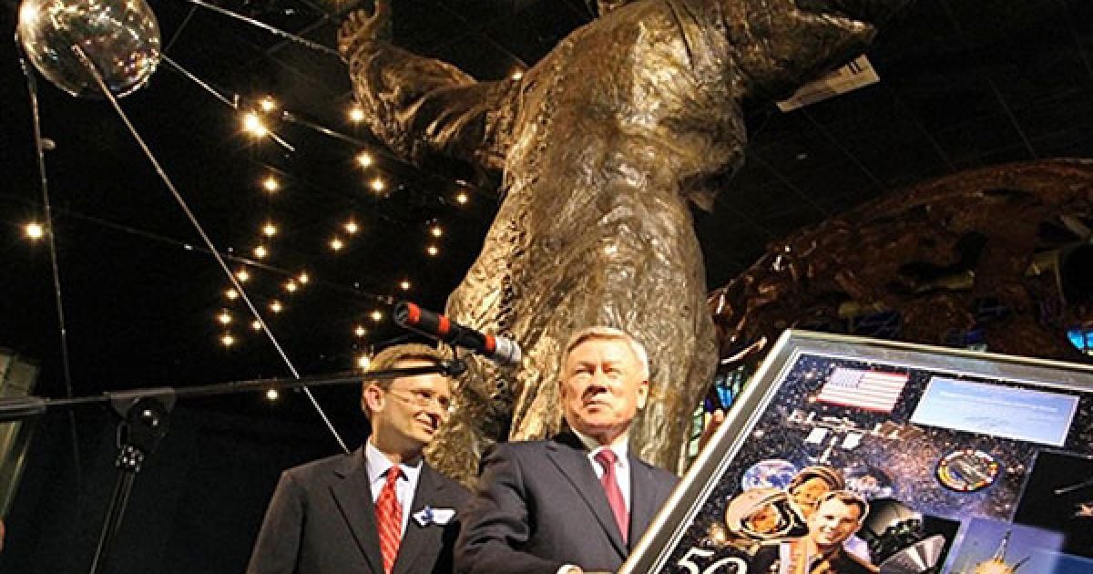 Світ відзначає піввіковий ювілей початку космічної ери / © AFP