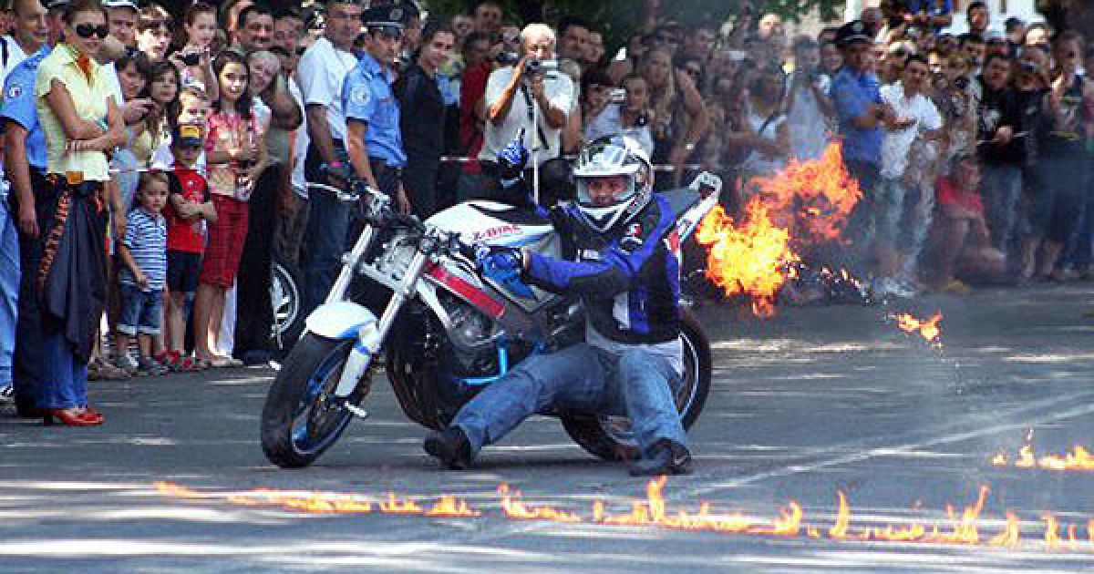 В Ужгороді відбувся 6-ий міжнародний байкерський фестиваль "Music Bike Ukraine 2011", на який приїхали тисячі байкерів з різних країн Європи. / © УНІАН