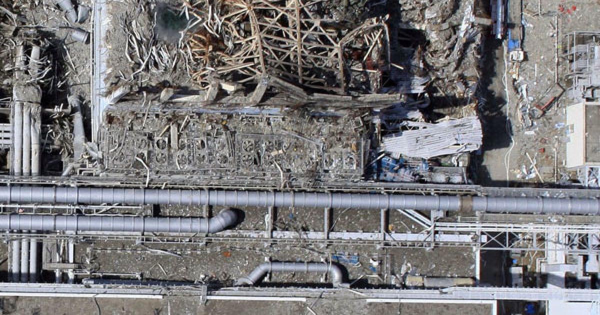 Через тріщину в колодязі "Фукусіми-1" до океану виливається радіоактивна вода, вміст йоду-131 в якій перевищує норму в 7,5 млн разів. / © bigpicture.ru