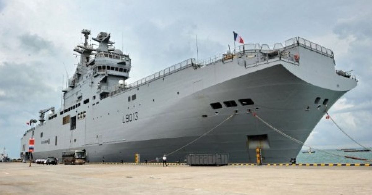 Российские военные прибыли в Францию осваивать управление "Мистралем".