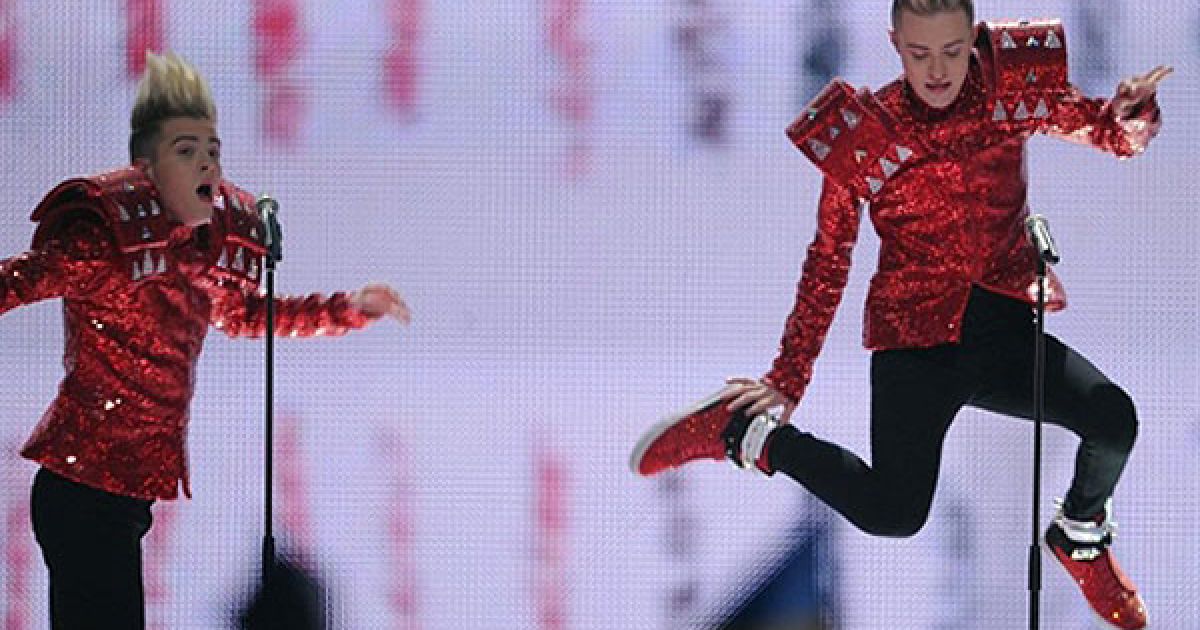 Гурт "Jedward" (Ірландія) з піснею "Lipstick" / © AFP