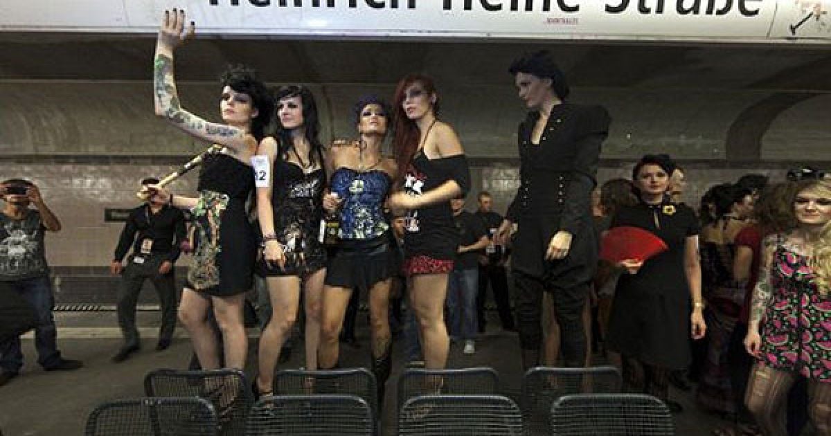 Шоу-показ моди "Underground Catwalk" провели у берлінському метро. / © AFP