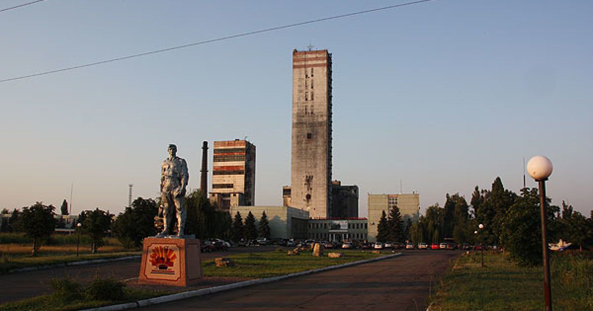 В результаті вибуху на шахті "Суходольська-Східна", що стався на глибині 915 м, загинули 17 гірників. / © МНС