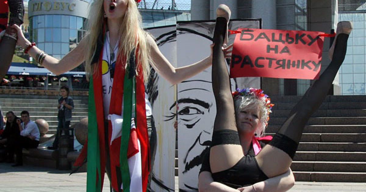 FEMEN закликав міжнародну спільноту дати жорстку оцінку діям Лукашенка і врятувати білоруський народ. / © Жіночий рух FEMEN