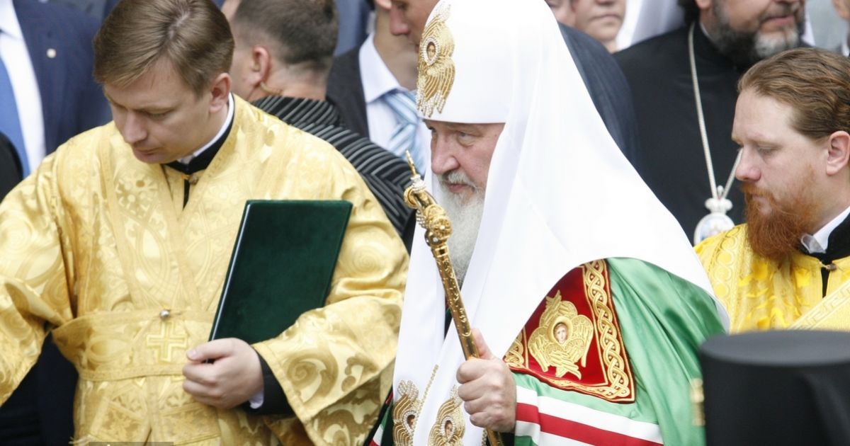 Глава Російської православної церкви патріарх Кирило провів молебень на Володимирській гірці в Києві.