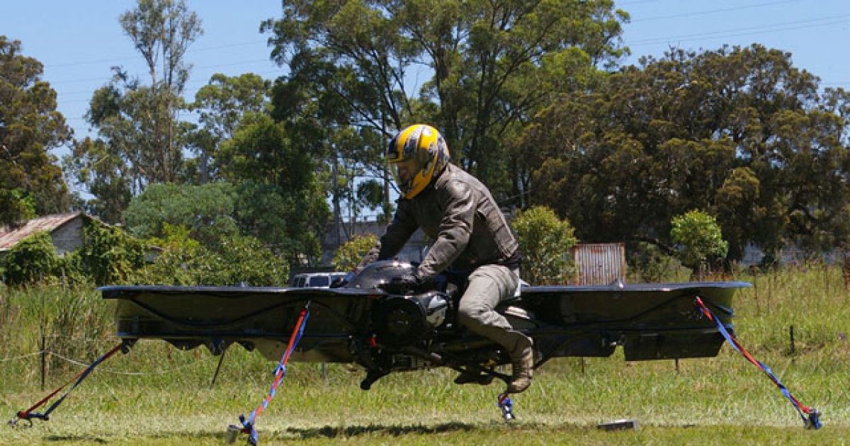 .. та розвиває швидкість приблизно 200 кілометрів на годину. / © hover-bike.com