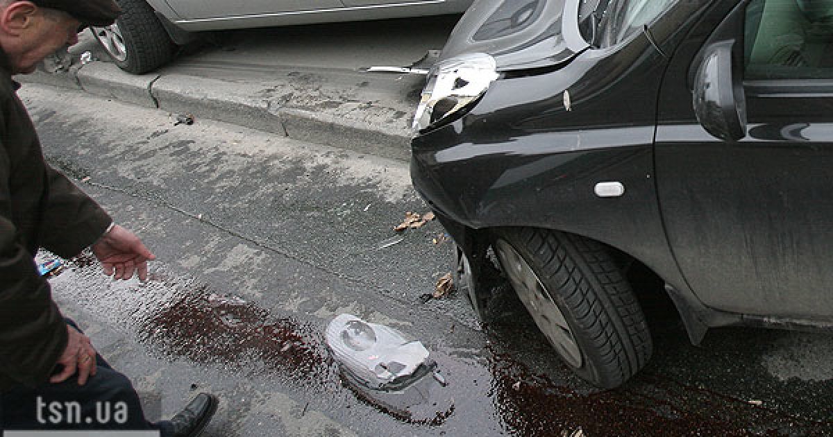 У центрі Києва на Поштовій площі сталася жахлива ДТП за участю декількох автомобілів.
