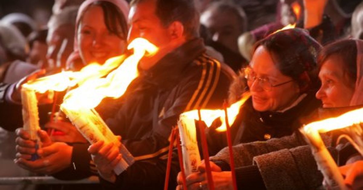 Президент Віктор Янукович взяв участь у святковому Великодньому богослужінні у Свято-Успенській Києво-Печерській лаврі / © УНІАН