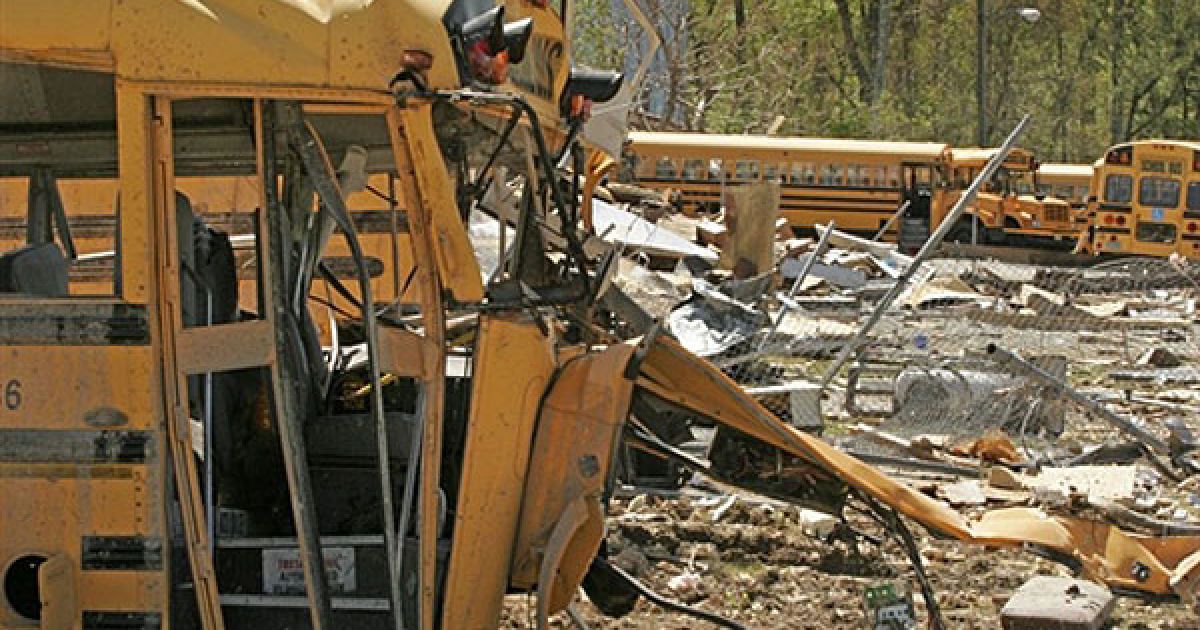 На півдні США лютують більше 200 торнадо, жертвами яких вже стали півсотні людей / © AFP