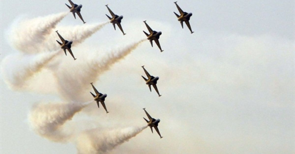 Республіка Корея, Вонджу. Пілотажна група ВПС Південної Кореї &ldquo;Чорні орли&rdquo; виступає у місті Вонджу. / © AFP