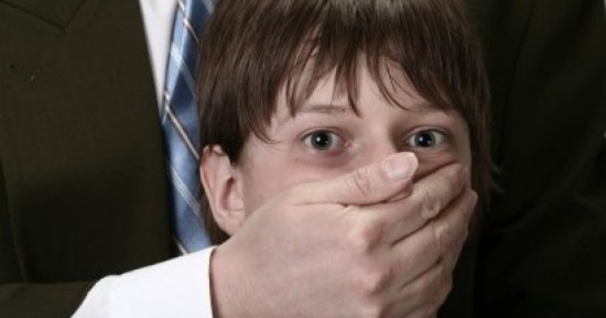 Мужчина вступил с подростком в половые отношения