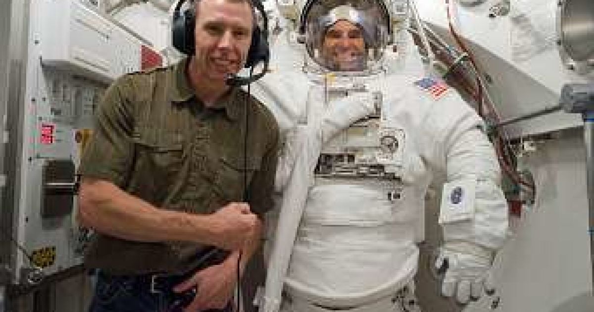 Щоб знизити число потенційних джерел неприємних запахів, команди уникають ряду страв на борту.