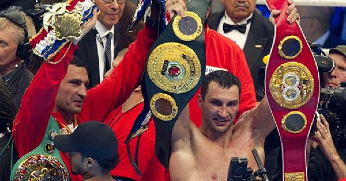 Українець Володимир Кличко став абсолютним чемпіоном світу з боксу, здобувши перемогу над Девідом Хеєм у об&#039;єднавчому поєдинку за пояси IBF/IBO, WBO і WBA. / © AFP