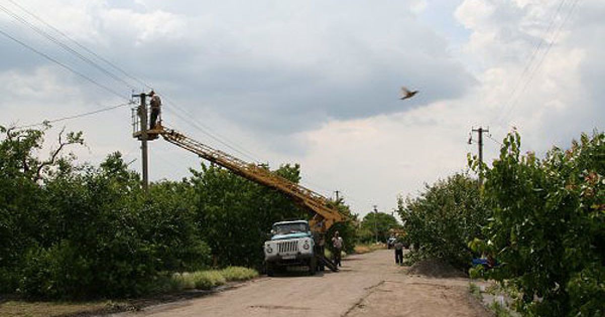 В Костянтинівці (Запорізька область) ураган позривав дахи з десятків будинків / © УНІАН