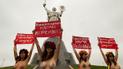 Жіночий рух FEMEN присвятив Дню Перемоги топлес-акцію "Батьківщина-мати, навчи перемагати!"