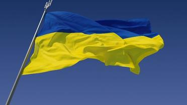 На Майдані підняли прапор України.