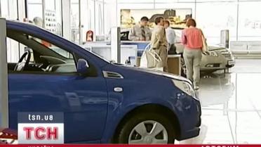 Украинцы снова потянулись к рулю