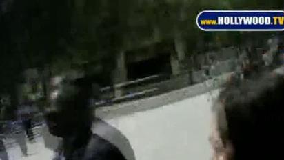 На Періс Хілтон та її бойфренда напав фанат