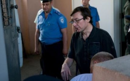 За "зеленим" Луценком до суду примчала "швидка"