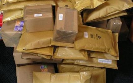Листоноша-алкоголік зібрав у себе вдома 31 тисячу посилок