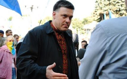 Тягнибоку довелося сидіти в темному ліфті з шістьма чоловіками