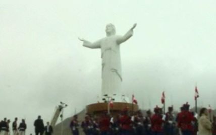 В Перу установлена ​​гигантская статуя Христа