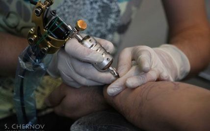 Британка вкрила татуюванням 85% тіла на честь розлучення