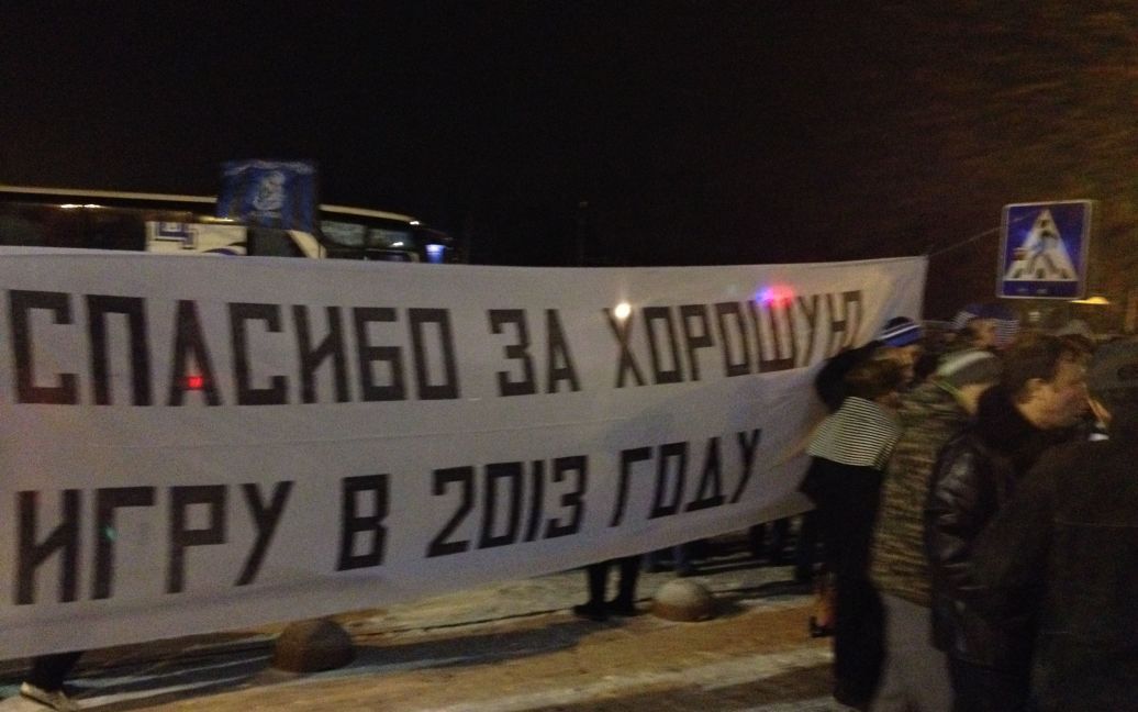 Фанати "моряків" зустріли "Чорноморець" в аеропорту / © prosport.tsn.ua