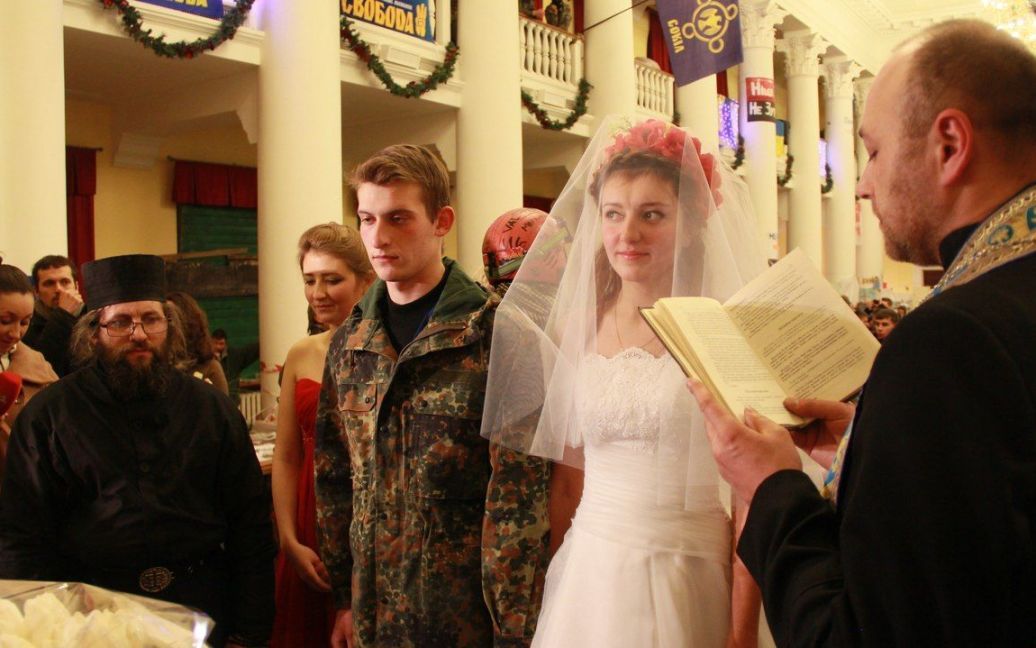 Первая революционная свадьба на Майдане / © Следственный комитет РФ