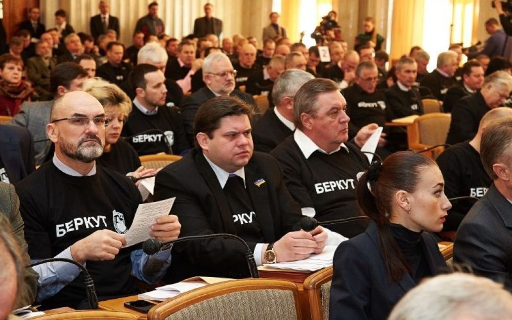 Депутати влаштували флешмоб на підтримку "Беркута" / © bzi.ro