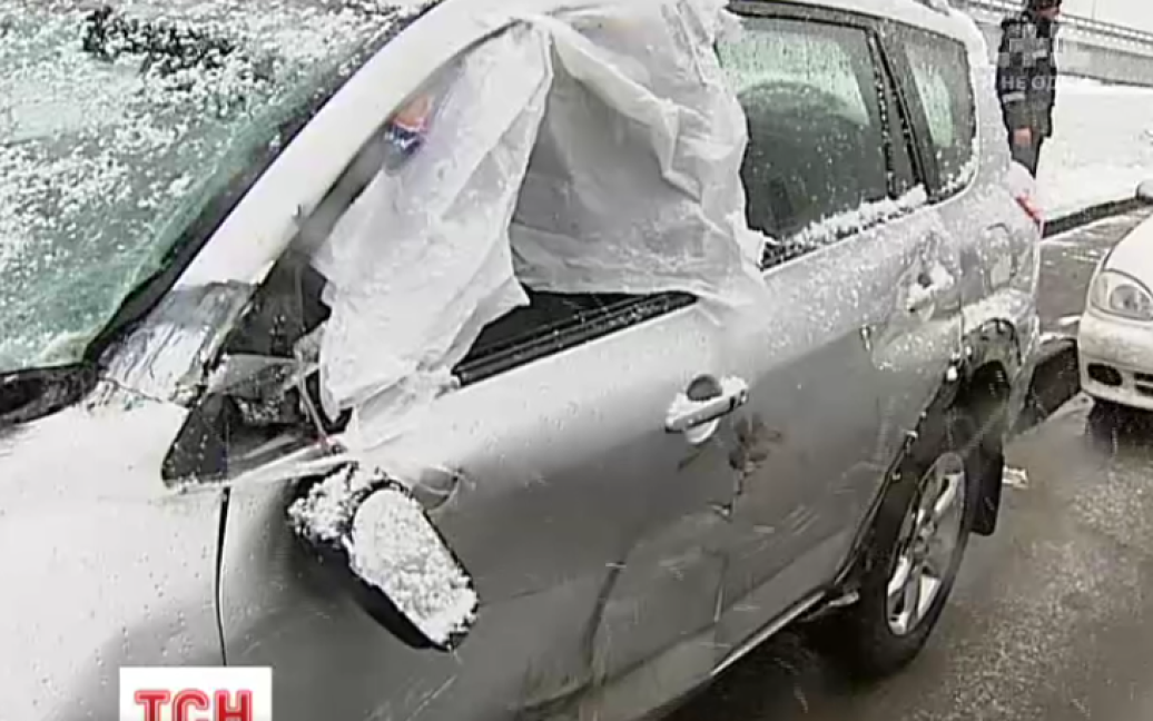 "Тойота" и почтовый грузовик устроили аварию в Киеве / © euronews.com