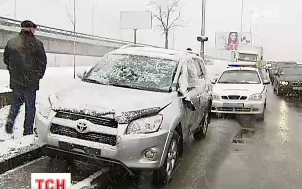 "Тойота" и почтовый грузовик устроили аварию в Киеве / © euronews.com