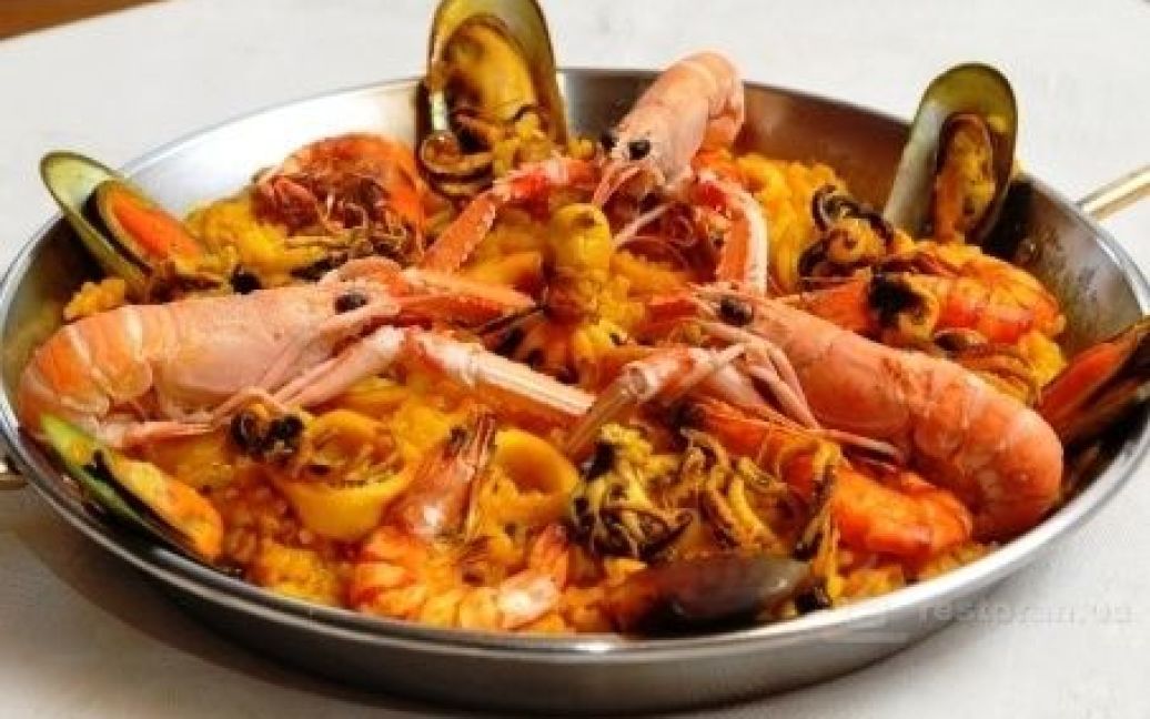 Паэлья - вкусное, изысканное и по-настоящему испанское блюдо / © restoran.ua