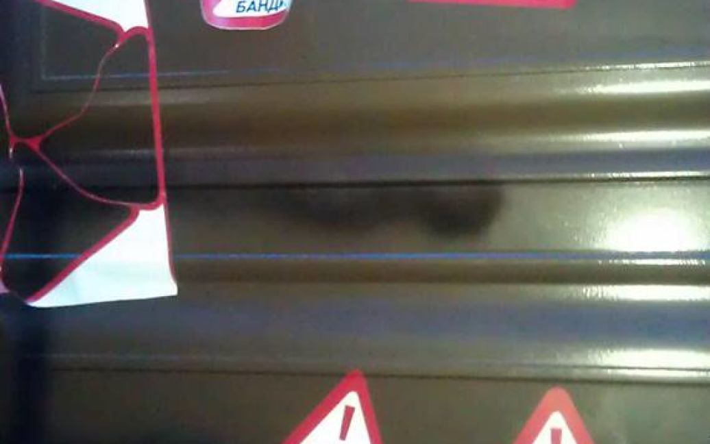 Євромайданівці влаштували пікет під будинком Захарченка / © Демократичний альянс