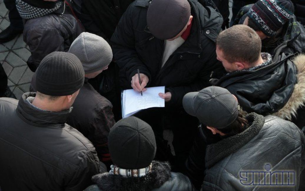У Севастополі і Донецьку провели до столиці прихильників влади / © 
