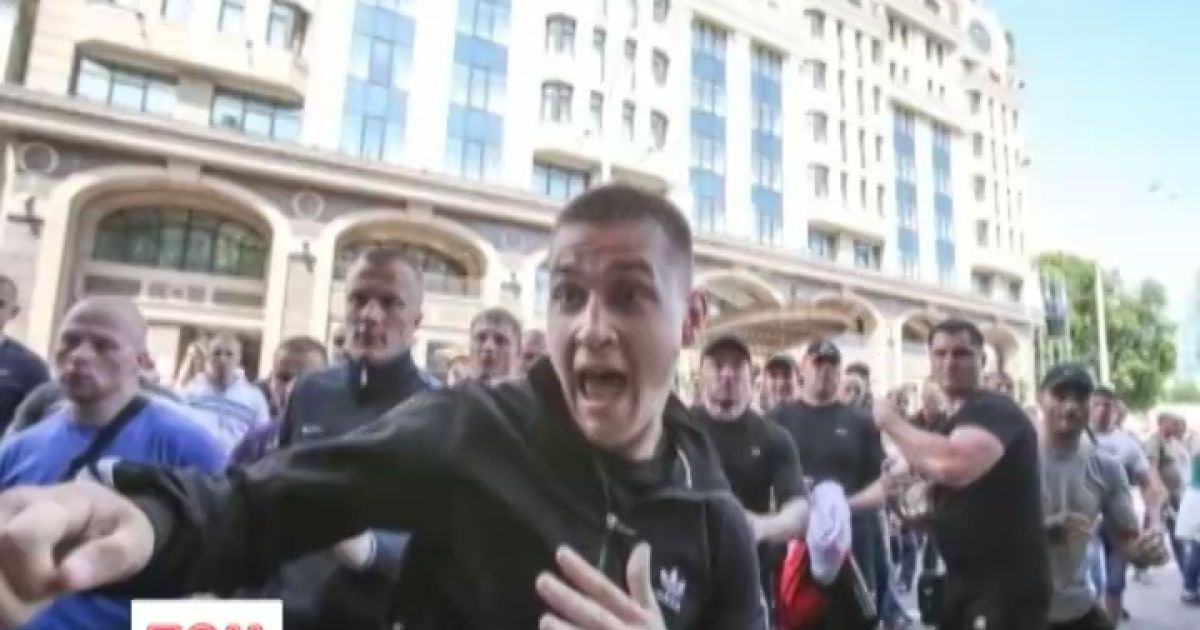Титушко поскаржився пранкеру, що не може показати носа на Євромайдані
