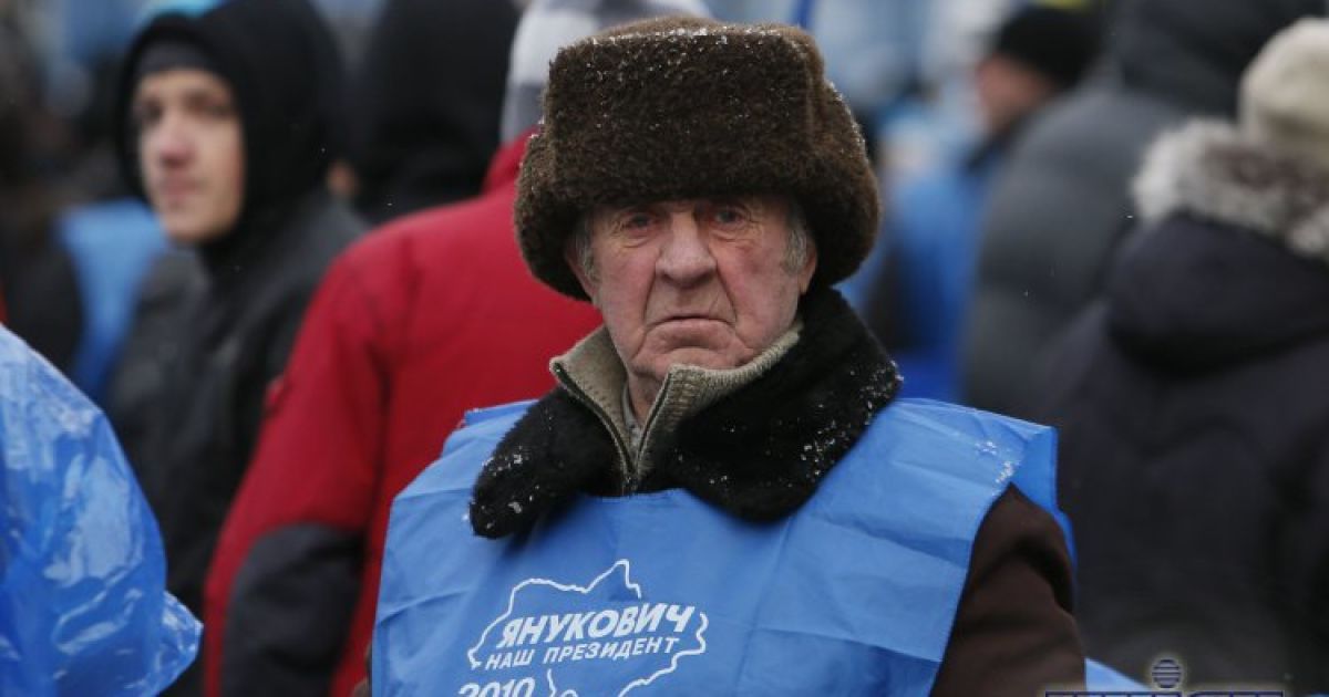 Прихильники регіоналів повернулися у Маріїнський парк / © УНІАН