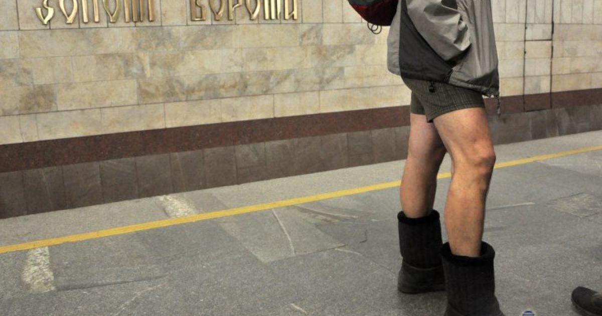 У Києві провели флешмоб "Проїзд в метро без штанів" / © УНІАН