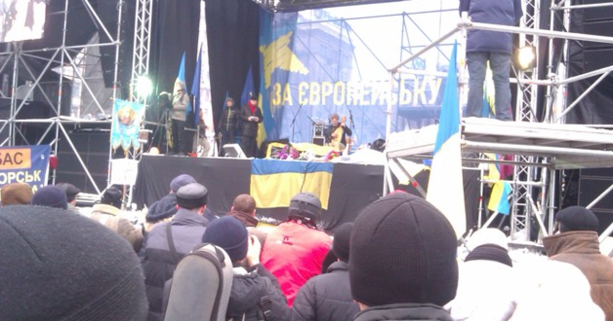 Євромайданівці зустріли ранок
