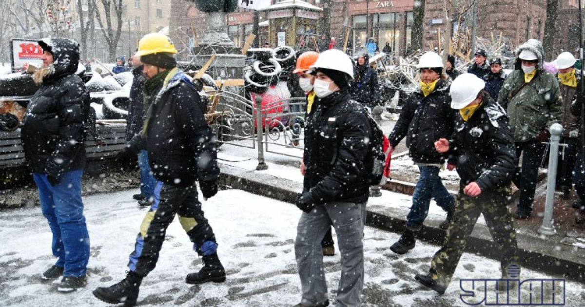 Зіткнення між прихильниками і супротивниками Євромайдану / © УНІАН