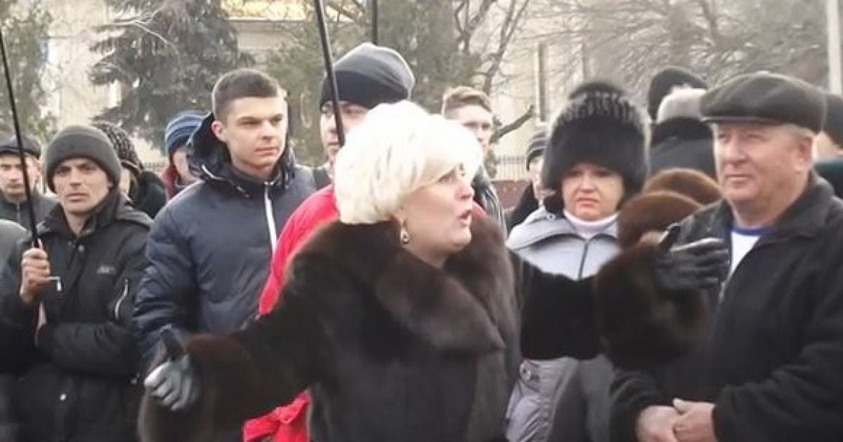 Активісти спалили прапор Євросоюзу